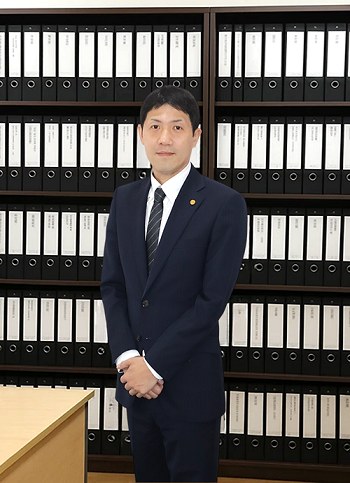 行政書士オフィスセレッソ 代表 行政書士 佐倉 陽治